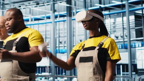 Smart Photovoltaics Factory Expert Uses VR Headset to Track Energy Production
