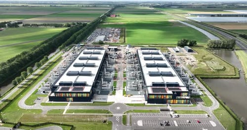 Infraestrutura
aérea de datacenter, armazenamento em nuvem, internet e inteligência artificial. Drone aéreo