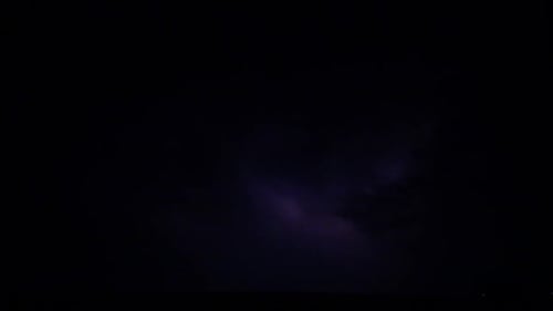 Relámpagos en el cielo nocturno.