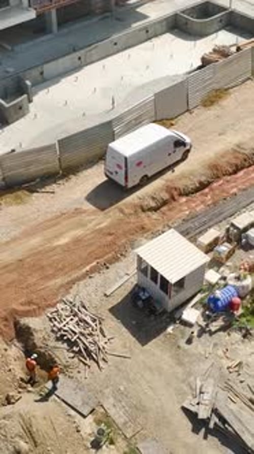 Vídeo vertical: Maravilla mediterránea: construcción de casas prestigiosas con un ambiente acogedor