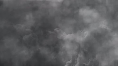 Entstehung und Entwicklung von Gewittern in dunklen Wolken