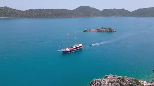 Sailing on Turquoise Waters: Boat Aerial View