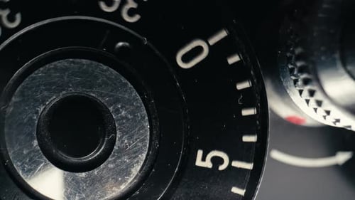 Settings Mechanism on Mirror Analog Film Camera Rotationusing Mechanical Wheel