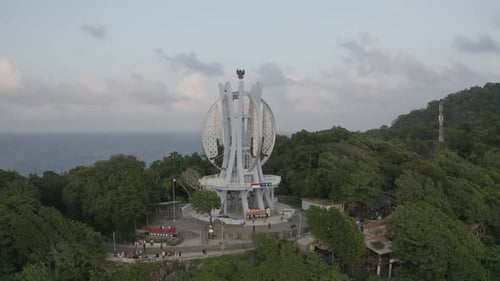 AH - Fichier brut S-LOG - Vue aérienne du monument à zéro kilomètre (kilomètre Nol) en Indonésie
