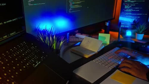 UHD-Computer-PC-Gaming-Codierungsbildschirm mit aktivem Code