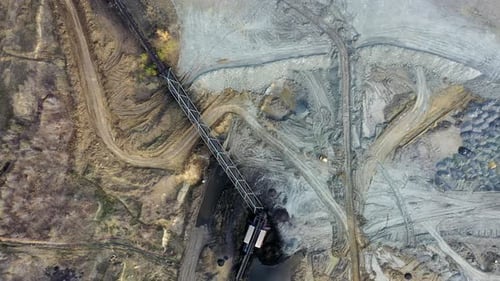 Vista superior de la mina de carbón en Hungría.