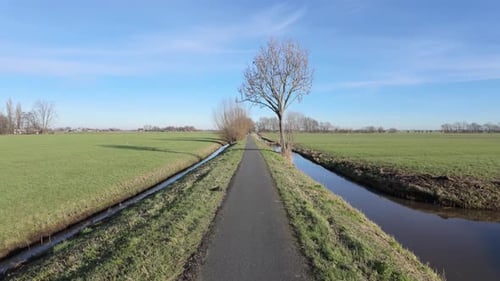 POV da ciclovia no interior da Holanda