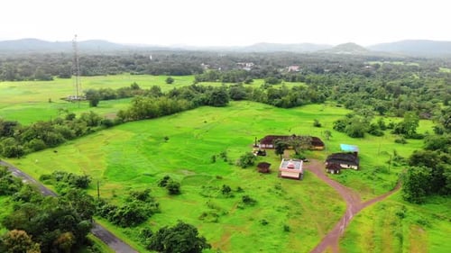 Drone photographié à l'échelle d'un temple indiagiroba malvan sindhudurag
