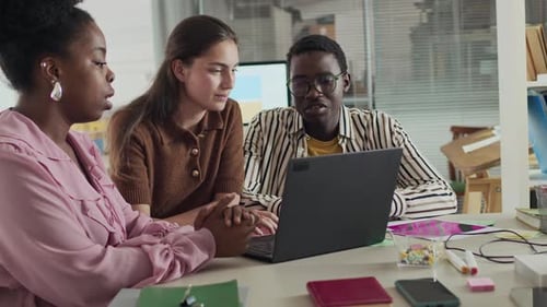 Collaborative Teamwork in Modern Office