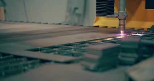 Plasma Laser Cutting Metal Sheet with Sparks High Temperature