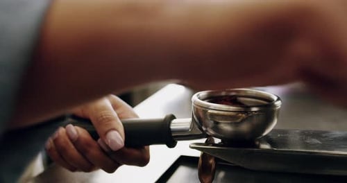 4k video of a barista preparing a beverage at the coffee machine in a cafe