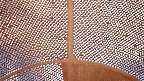 Solar power tower mirrors focus sun rays upon a collector tower