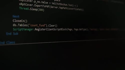 Desarrollo web, de aplicaciones y de software. Código de programación en un monitor.
