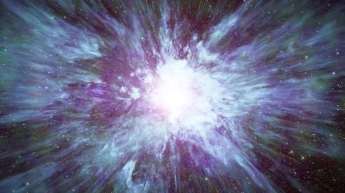Nebel bildet sich hell im kosmischen Raum
