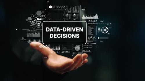 Geschäftsmann mit datengestütztem Entscheidungskonzept mit digitalen Grafiken- und Analysevisualisierungen