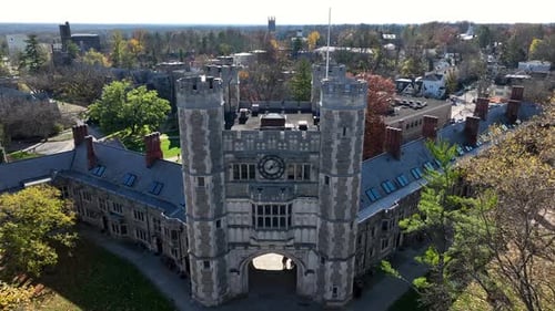 Arquitetura gótica no campus da Universidade de Princeton. Vista aérea
.