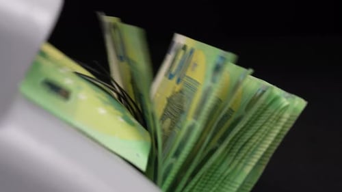 Counting One Hundred Euro Bills on Machine