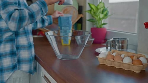 Teig zum Backen zubereiten