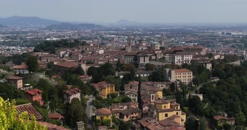 Vista panorámica del distrito de Citta Alta en la ciudad de Bérgamo en Lombardía, Italia