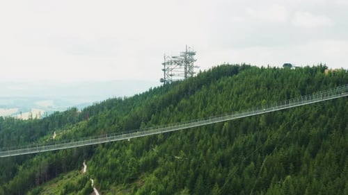Hängeleuchte Skybridge und Sky Walk Tower auf Green Highland