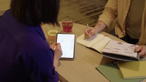 Teamwork in the Workplace with Tablet Technology