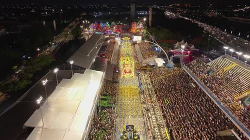 Famoso desfile de carnaval no sambódromo do Anhembi, no centro de São Paulo, Brasil.