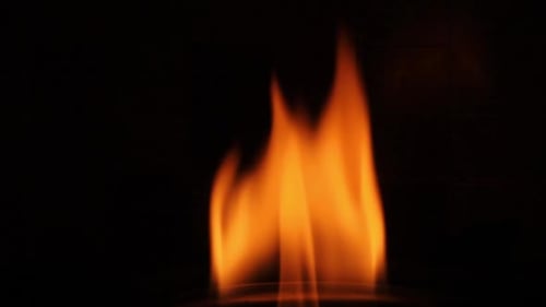 Feuer auf schwarzem Hintergrund