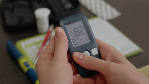 Überwachung des Blutzuckerspiegels mit einem Glukometer zur Diabetesbehandlung