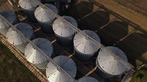 Landwirtschaftliches Silo zur Lagerung und Trocknung von Getreide