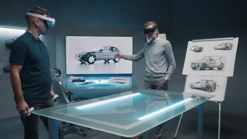 Automobilingenieure mit VR-Brille sprechen über das Design eines Auto-Prototypmodells