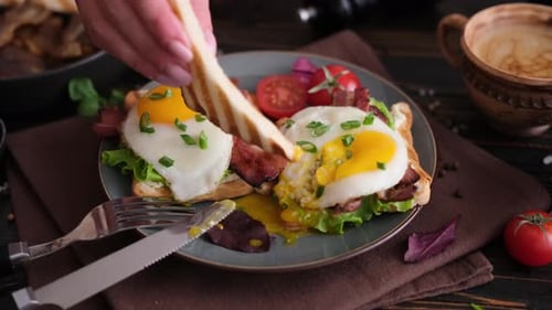 Open Sandwiches with Fried Eggs and Bacon