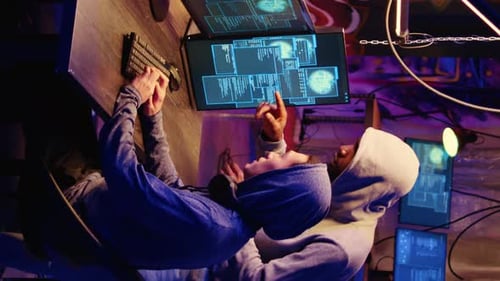 Vertikale Video-Hacker knacken erfolgreich Software