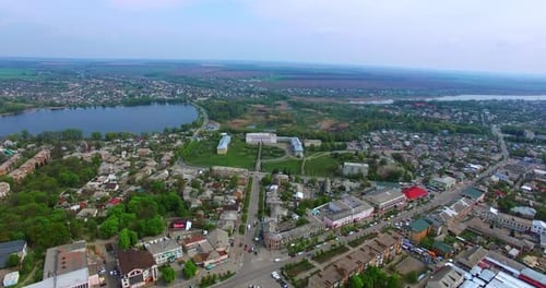 Scenery of the city with a pond in the middle.