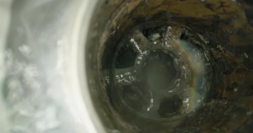 Limpeza de cozinha: alta ampliação de resíduos de lava-louças no sistema de drenagem