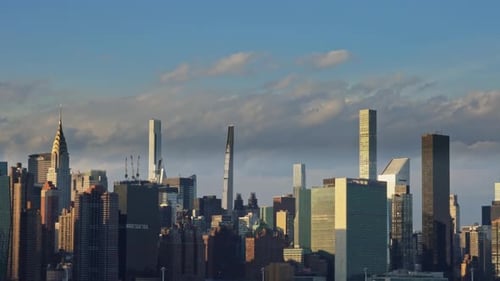 Skyline-Panorama von Manhattan mit Wolkenkratzern, New York City