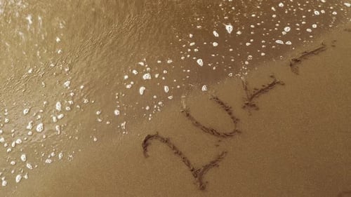 Die
Meereswelle wäscht die Inschrift 2022 auf Sand weg und verschwindet spurlos.