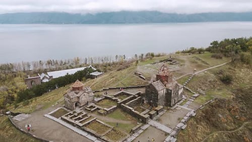 Armenische Kapelle St. Jakob und Kloster Sevanavank