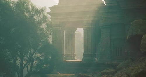 Une lumière brumeuse filtre à travers d'anciennes ruines de pierre entourées d'une végétation luxuriante
