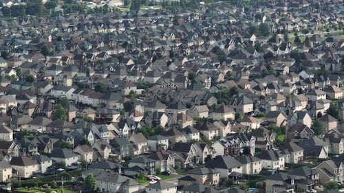 Habitação e casas - Subúrbio de Montreal aerial\_1