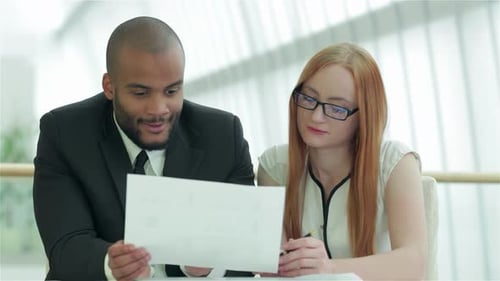 Dynamic Collaboration Between Young Professionals in a Modern Office