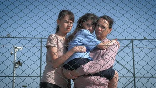 Eine Familie in Angst in einem Flüchtlingslager