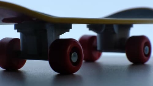 Skateboard Toy Rotate