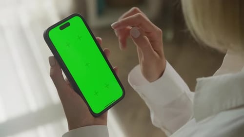 Swipe Away Notification on Green Screen Smartphone