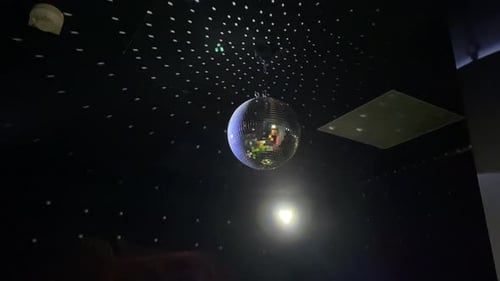 Discokugel im kleinen Club