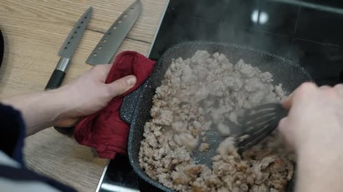 Cooking Ground Meat in a Skillet