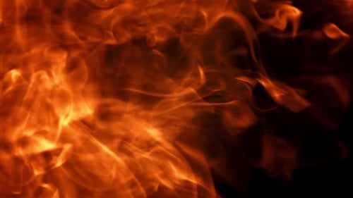 Flammes sur fond noir filmées au ralenti à 1000 images par seconde