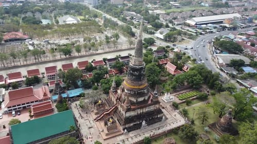 The temples in the ancient city of Ayutthaya in Thailand are a special sight. Built between the 13th