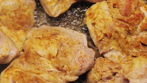 Cook a chicken dish in a frying pan with the addition of curry spice.