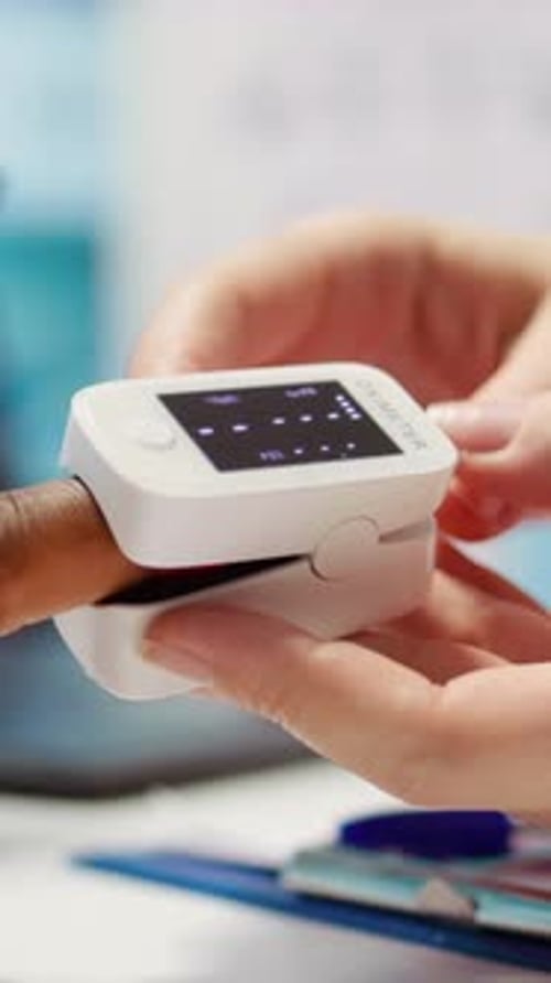Using Pulse Oximeter in a Doctor's Office