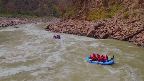Aufregendes Rafting-Abenteuer auf dem Fluss Ganga in Rishikesh